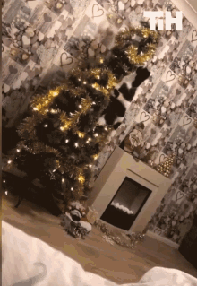 Christmas Tree Climbing GIF - Christmas Tree Climbing Fall Down GIFs