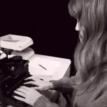 Heartaglows Taylor Swift GIF - Heartaglows Taylor Swift Tortured Poets Department GIFs