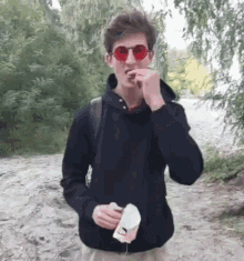 Glinomes Eating Chips Man Eating Rofl Local GIF - Glinomes Eating Chips Man Eating Rofl Local GIFs