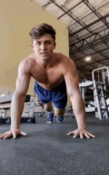 Sexy Workout Hunk GIF - Sexy Workout Hunk Exercise GIFs