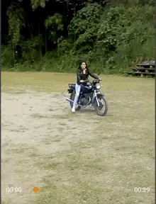 Motorcycle Driving GIF - Motorcycle Driving Lady Driver GIFs
