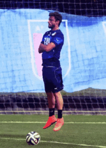 Marchisio Floating GIF - Marchisio Floating Soccer Ball GIFs