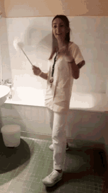 Ménage Cleaning GIF - Ménage Cleaning Bathroom GIFs
