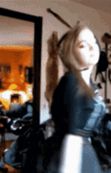 Tess Therese GIF - Tess Therese Peace Out GIFs