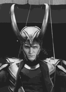Loki Tom Hiddleston GIF - Loki Tom Hiddleston Pose GIFs