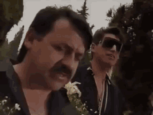 Choche En Funeral GIF - Choche Dos Mujeres Un Camino Bronco GIFs