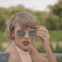 Taylor Swift Annoyed GIF - Taylor Swift Annoyed Gun GIFs
