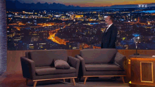Jean Dujardin Late Show GIF - Jean Dujardin Late Show Alain Chabat GIFs