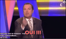 Oui GIF - Julien Lepers Oui Questions Pour Un Champion GIFs