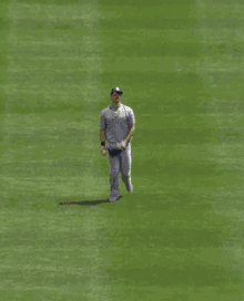 baseball wil myers san diego padres running throw the ball