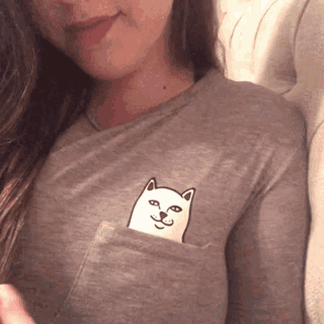 Kitty middle outlet finger pocket shirt