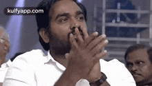 clapping vijaysethupathi encourageing stage program appriciateing