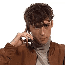Troye Sivan Phone GIF - Troye Sivan Phone Call GIFs