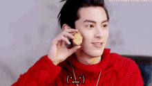 Dylan Wang Holding A Cookie GIF - Dylan Wang Holding A Cookie Meteor Garden GIFs