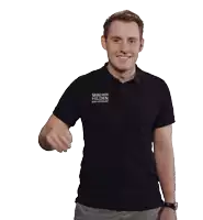 a man wearing a black shirt that says mini coop hilden on it