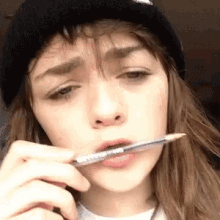 Maisie Williams Bored GIF - Maisie Williams Bored Pen On Mouth GIFs