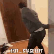 Exit Stage Left Im Outta Here GIF - Exit Stage Left Im Outta Here Girl Bye GIFs