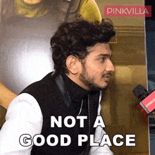 Not A Good Place To Be In Munawar Faruqui GIF - Not A Good Place To Be In Munawar Faruqui Pinkvilla GIFs