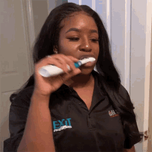 Cleaning My Teeth Kaci GIF - Cleaning My Teeth Kaci Bustle GIFs