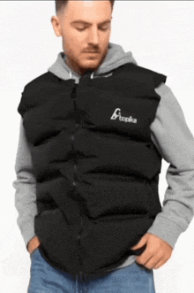 Inflatable Puffer Vest Gilet GIF - Inflatable Puffer Vest Gilet Puffy Vest GIFs