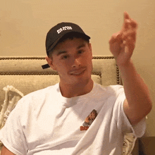 Peace Sign Tommy G Mcgee GIF - Peace Sign Tommy G Mcgee Tommy G GIFs