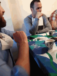 Comer Party GIF - Comer Party Friends GIFs