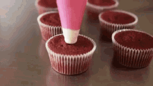 Red Velvet Cupcakes With Frosting GIF - Red Velvet Red Velvet Cupcakes Icing GIFs