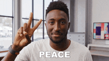 Peace Marques Brownlee GIF - Peace Marques Brownlee Bye GIFs