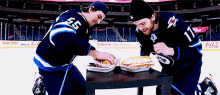Winnipeg Jets Sandwich GIF - Winnipeg Jets Sandwich Eating GIFs