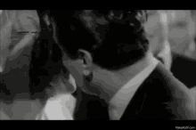 قبلات أنور وجدي وليلى فوزي GIF - Anwar Wagdi Laila Fawzi Kisses GIFs