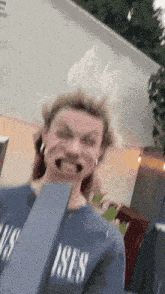 a person wearing a blue shirt that says ' ises ' on it