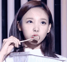 Nayeon Kpop GIF - Nayeon Kpop Eating GIFs