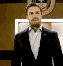 Stephen Amell Oliver Queen GIF - Stephen Amell Oliver Queen Green Arrow GIFs