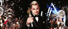 Leonardo Dicaprio GIF - Leonardo Dicaprio Award Oscar GIFs