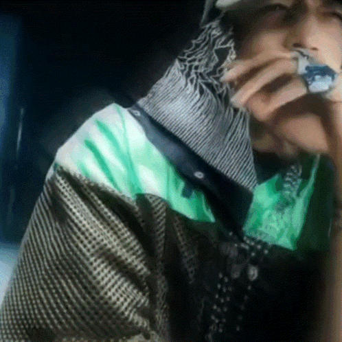 shinee onew smoking