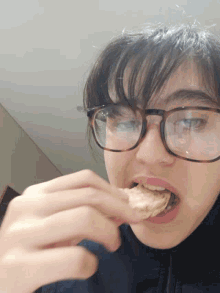 Izzybops Eating GIF - Izzybops Eating Eyeglasses GIFs