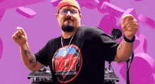 a man wearing a shirt that says vcr