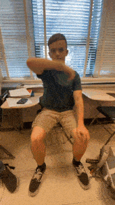 Caucasian Thumbs Up GIF - Caucasian Thumbs Up Magruder GIFs