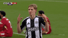 a soccer player wearing a black and white jersey that says igol