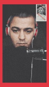 a man wearing headphones and a shirt that says " ask pa alles "