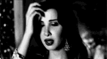 نظرات نانسي عجرم فيديو كليب شعر روج شفاه GIF - Nancy Ajram Lip Stick Arab Singer GIFs