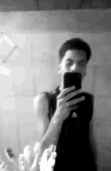 Pistolboy Selfie GIF - Pistolboy Selfie Mirror Selfie GIFs