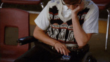 Artie Texting Hourlyglee GIF - Artie Texting Hourlyglee Glee GIFs