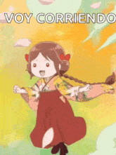a cartoon of a girl in a kimono with the words voy corriendo written above her