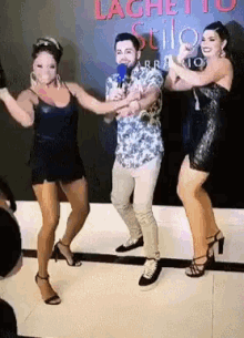 Vivian Amorim Dancing GIF - Vivian Amorim Dancing Party Hard GIFs