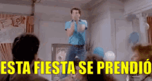 Hombre Bailando En Fiesta GIF - Fiesta Se Prendio Peda GIFs
