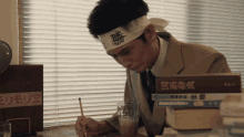 Kamen Rider Tokusatsu GIF - Kamen Rider Tokusatsu Studying GIFs