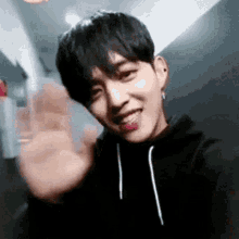 scoups wave smile cute