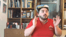 a man wearing a red shirt with the word calvo on the front of it
