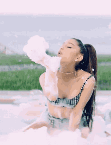 Ariana Grande Arianator GIF - Ariana Grande Arianator Bubbles GIFs